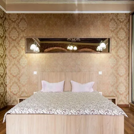 Spirit Of Old Main Square 리비프