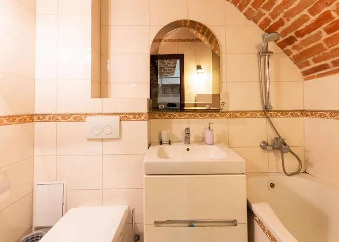 Spirit Of Old Main Square * إلفيف