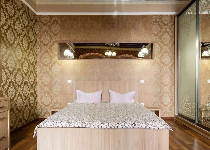 Spirit Of Old Main Square إلفيف